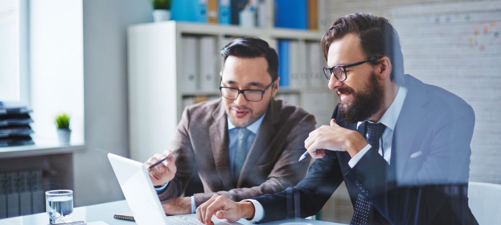 What are the benefits of hiring a business consulting firm?